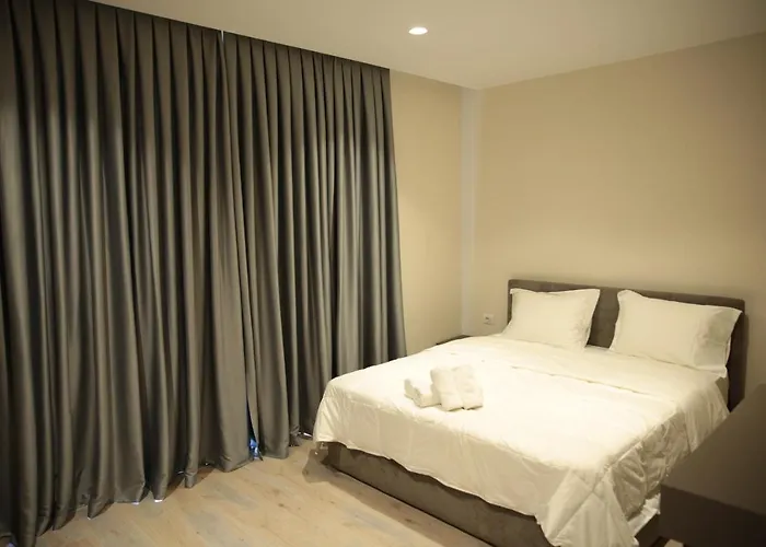 White Crown Hotel