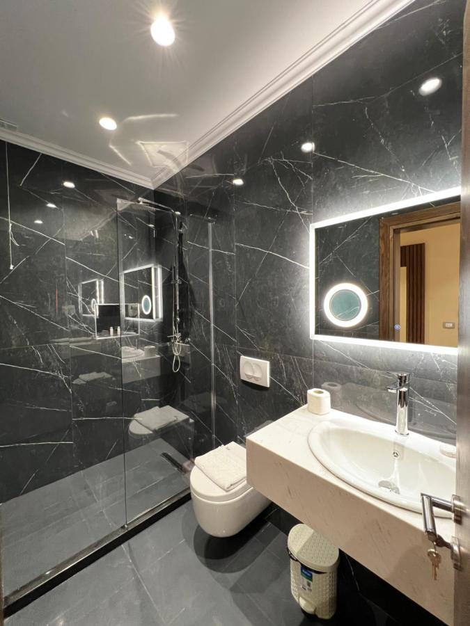 White Crown 4*