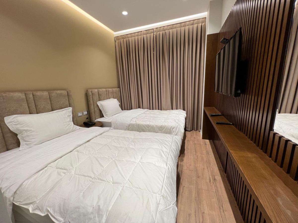 White Crown Hotel Kamez